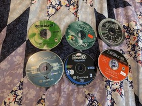 SEGA Dreamcast Console + Over 30 Games (some rare) + 2 Controllers + VMU (READ)