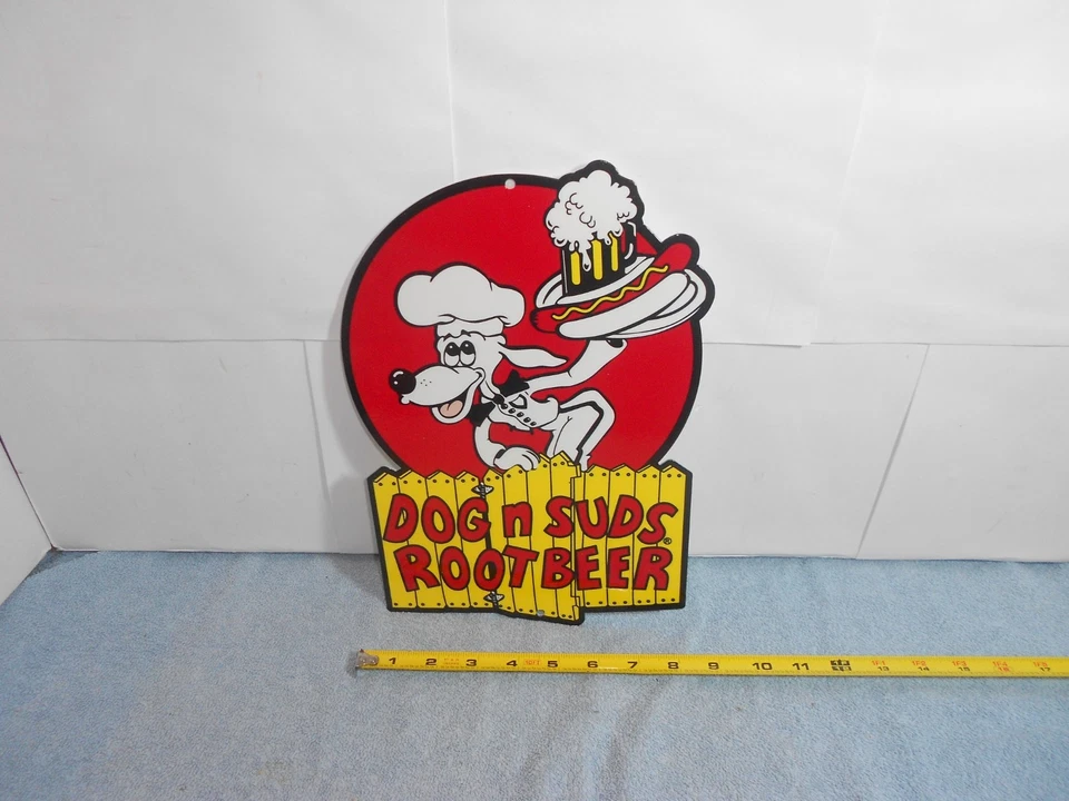 ВИНТАЖНЫЙ 8 x 11 дюймов DOG N SUDS ROOTBEER СОДОВАЯ POP ADV. ЗНАК HEAVY METAL - S 32 B - Изображение 2 из 4