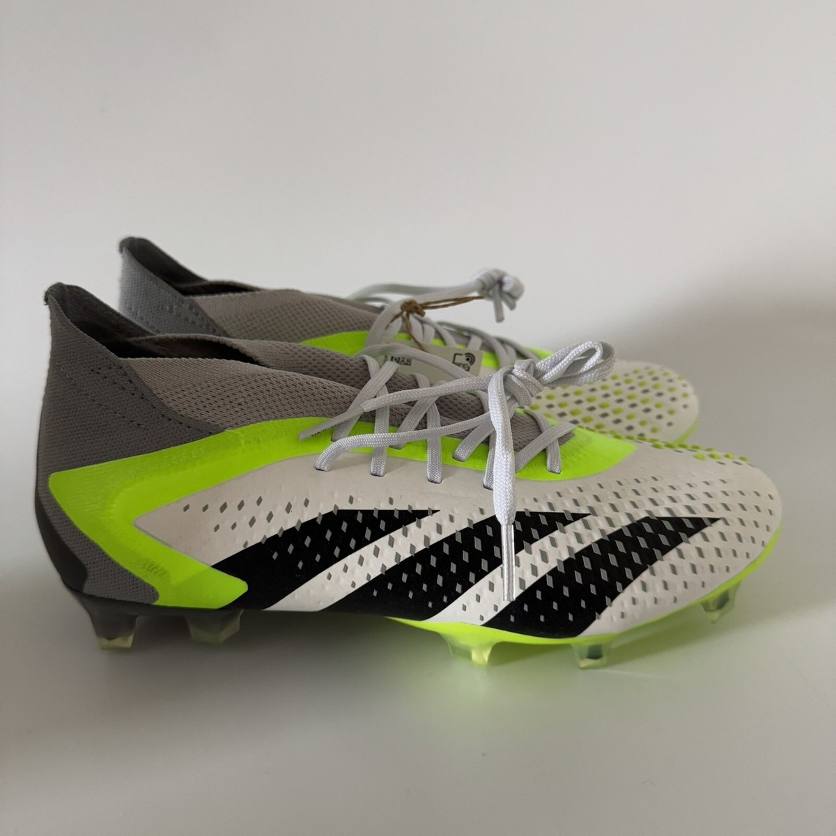 adidas Men 8/Women 9 PREDATOR ACCURACY.1 FG Soccer Cleats White