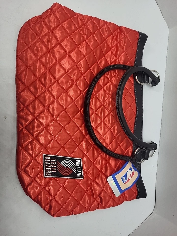 Сумочка стеганая Portland Trail Blazers NBA 14 дюймов x 5 дюймов x 8 дюймов - Изображение 3 из 4