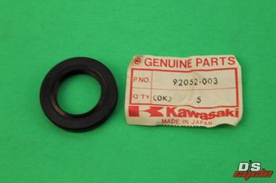 NOS Kawasaki OEM Oil Seal G5 KE100 F11 H1 H2 KZ900 Z1 KZ1000 92052