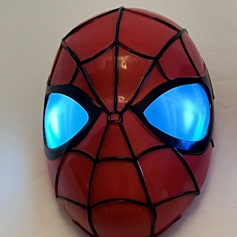 Topper de pastel Marvel Spider-Man dos clips en DecoPac Spiderman ojos iluminados Foto 3 de 4
