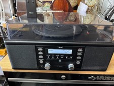 TEAC LP-R400 CD recorder / Turntable / AM/FM Tuner / AUX Input - CD Needs Belt
