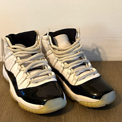 Jordan Air Jordan 11 Retro White/Black Youth US 7 (378038-170) Leather