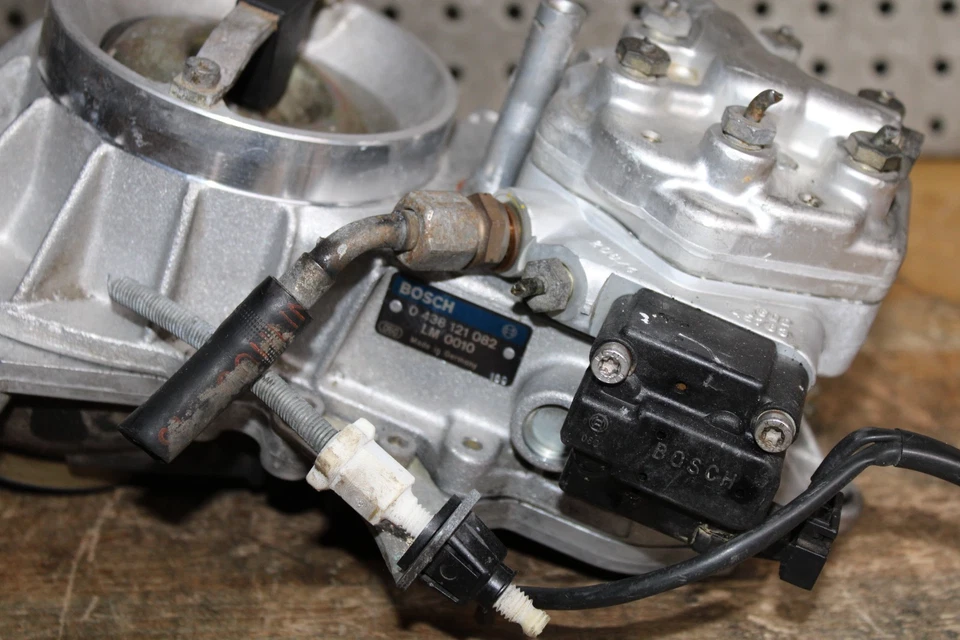 1991 Mercedes Benz 300 Fuel Distributor 0438101044 0438121082 2.3 - Image 3 of 4