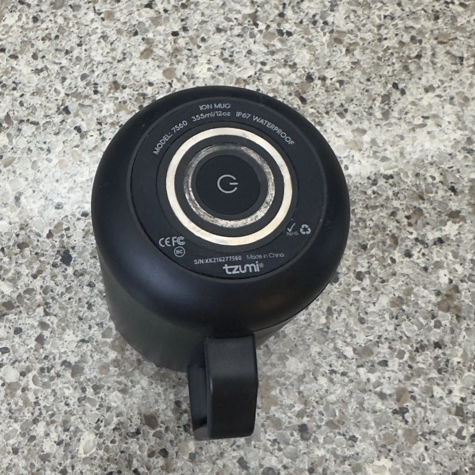 Taza de café autocalentable Tzumi Ion 12 oz. Acero inoxidable - SOLO TAZA NEGRA Foto 3 de 4