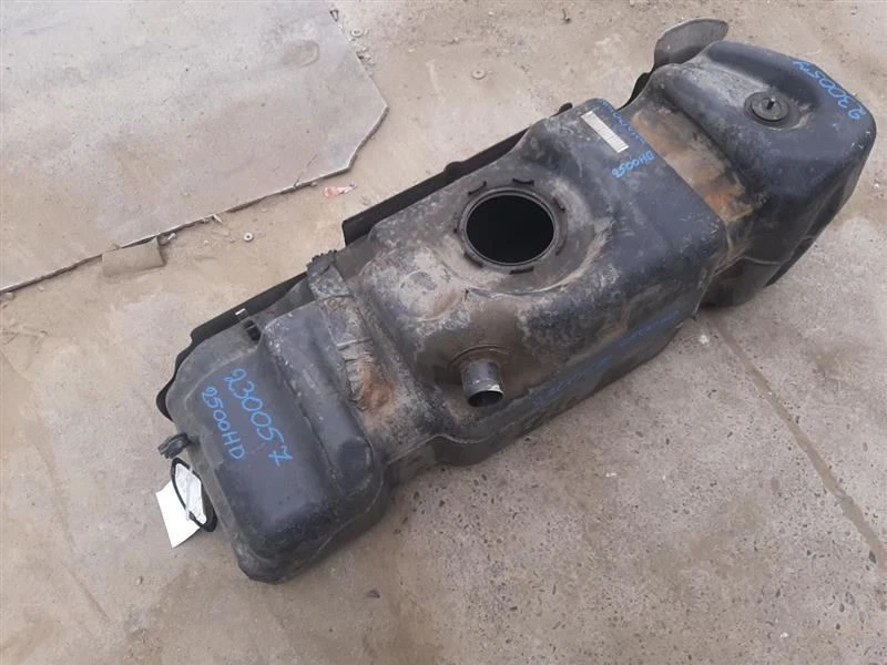 Tanque de combustible 6' 6" caja 04-10 GMC Sierra 2500 pickup 15825663 Foto 2 de 4