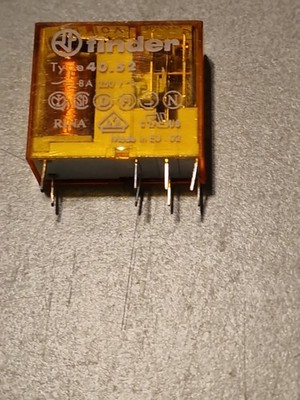 3x Finder 40.52 Steck-/Printrelais 24VDC 8A 250V