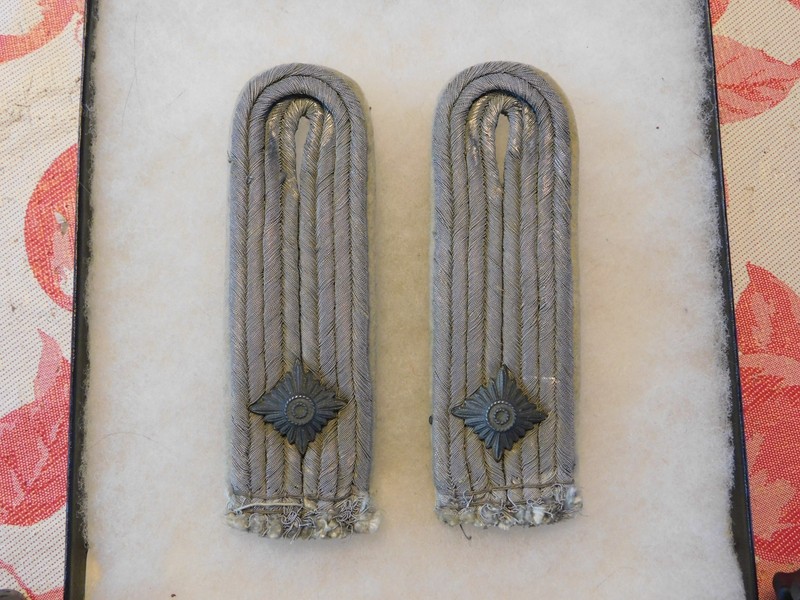 German WWII Infantry 1st Lt. Shoulder Boards