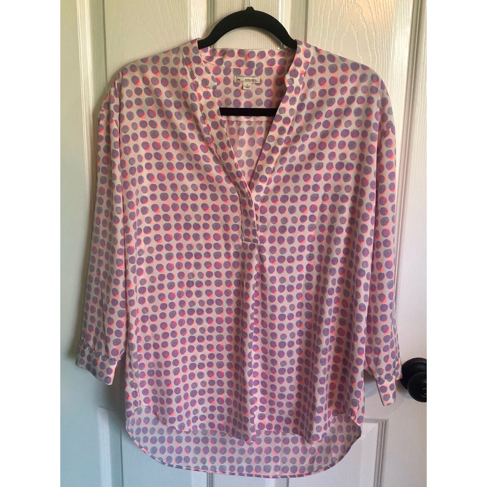 GAP Split Neck Mixed Geometric Purple Dot Print 3… - image 1