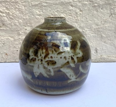 Studiokeramik olivgrün abstraktes Muster Kugel Flachmann Vase