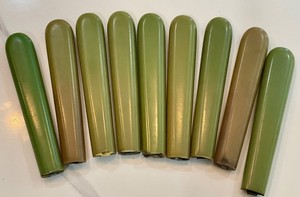 9—BEAUTIFUL BAKELITE UTENSIL PIECES --SEE PICTURES  FOR DETAILS——