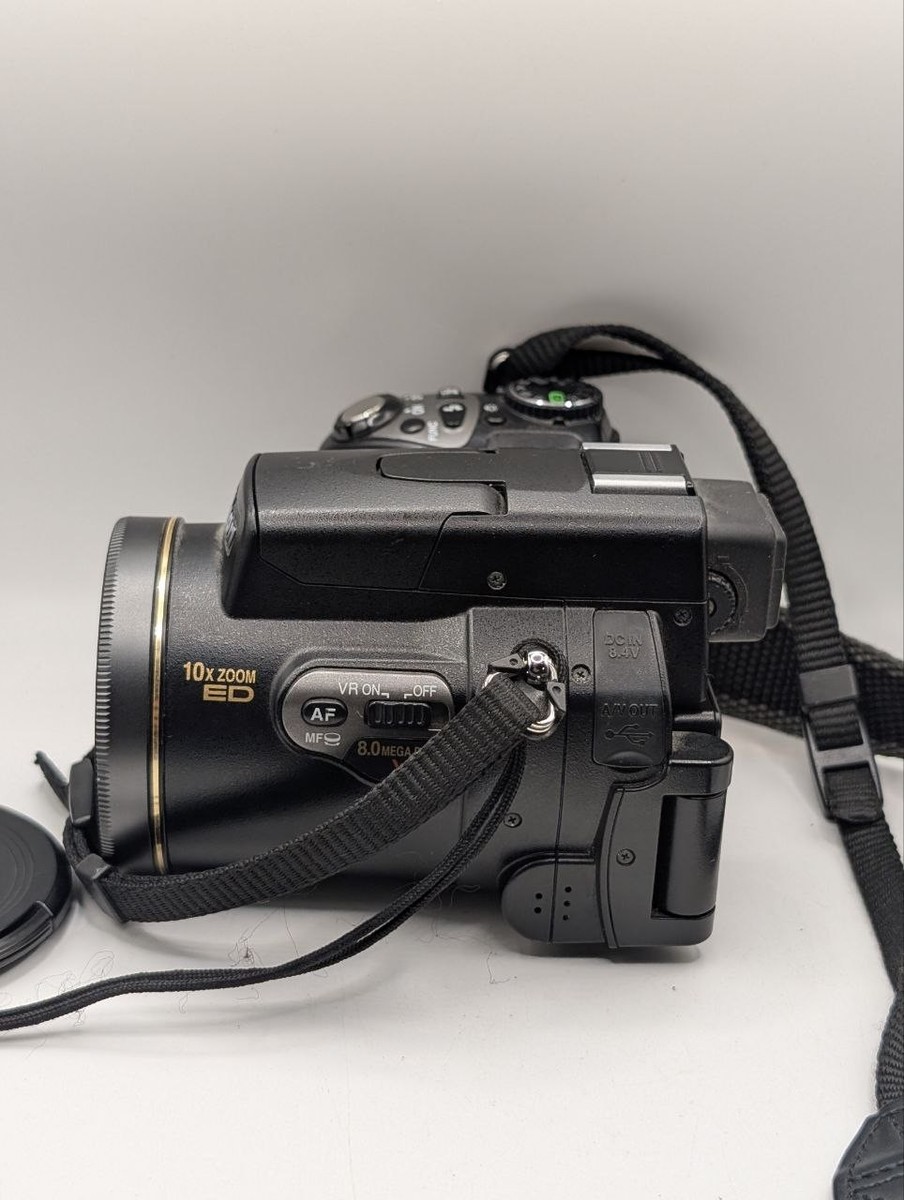 Nikon Coolpix 8800 VR 8MP Bridge Camera 10x Zoom Nikkor ED Lens 35