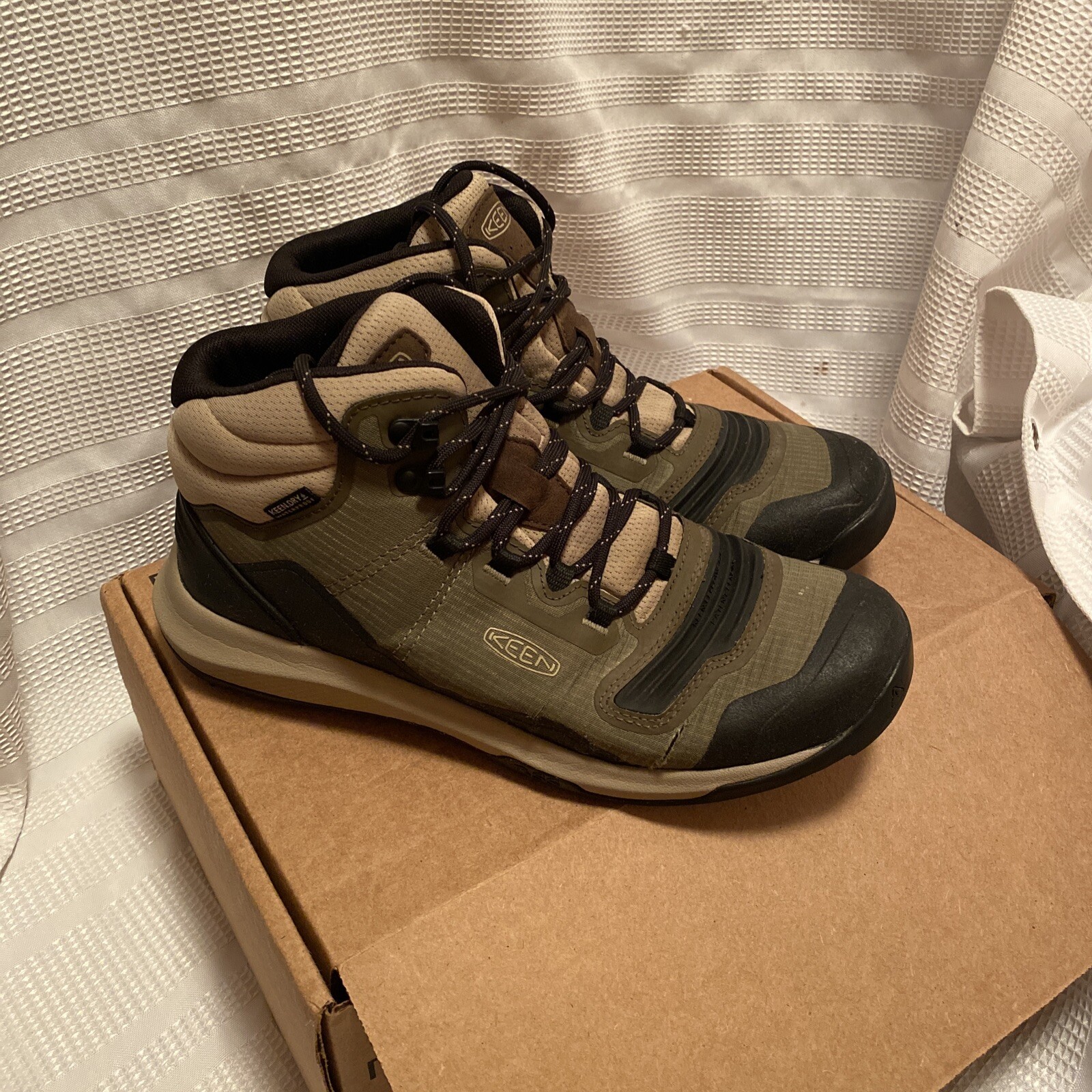 KEEN Tempo Flex Mid WP Hiking Trail Running da donna taglia 8 5 verde oliva 1025464