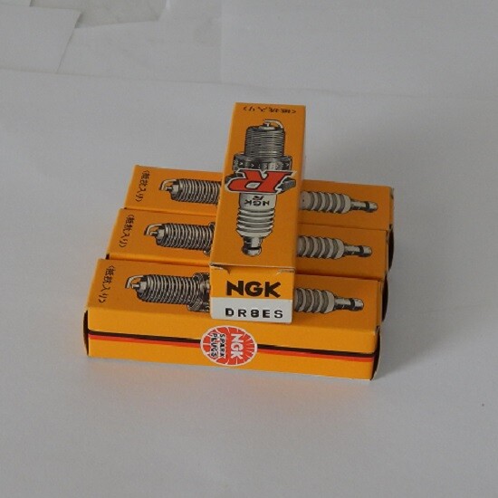 NGK Spark Plug ATV/Motorcycle DR8ES Spark plug New