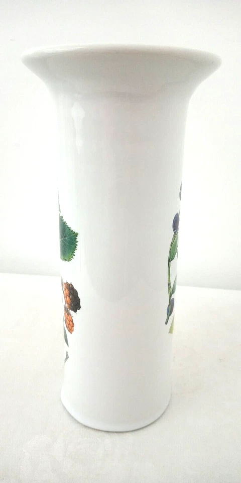 Italian Porcelain Vase Fruiti de Bosco Italy Spigarelli Fruit Berries 10"X5" - Image 4 of 4