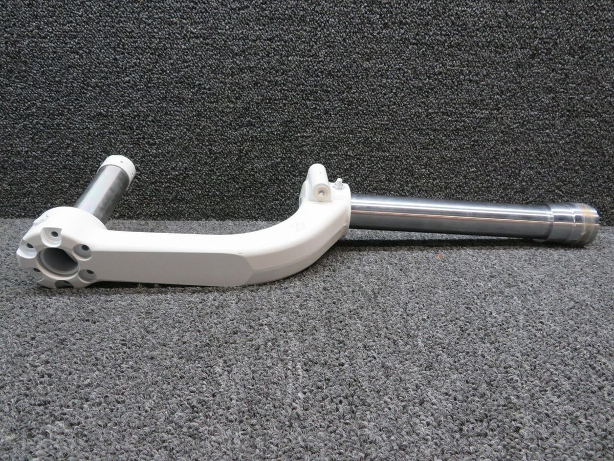 67037-006 (Cast: 25026-0) Piper PA28 Main Landing Gear Strut RH 