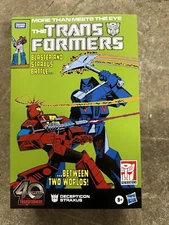 40th Anniversary The Transformers BLASTER AND STRAXUS BATTLE..