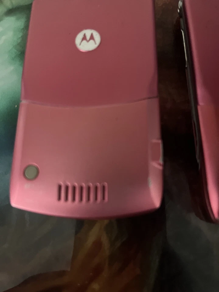 Motorola RAZR V3 Mobile Phone ONE PHONE boxed  please read just one phone - Image 4 of 4