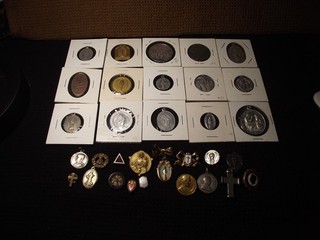 A VINTAGE/ANTIQUE RELIGIOUS MEDALS LAPEL PINS PENDANTS JUNK DRAWER LOT