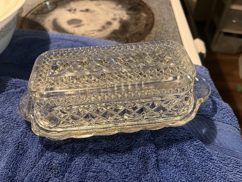 Vintage Fancy Crystal Clear Covered Butter Dish, Wexford Anchor Hocking. - Picture 2 of 2