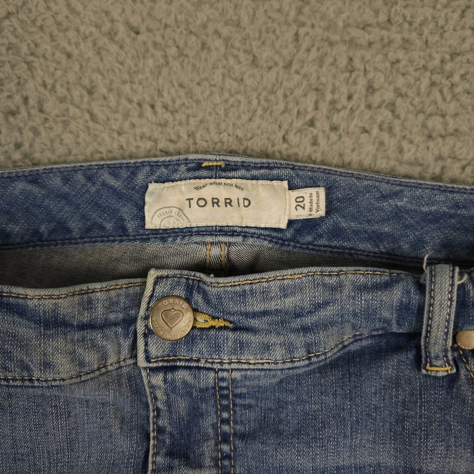 Torrid Jean Shorts Womens 20 Plue Blue Denim Bermuda Distressed Patched Stretch - Image 3 of 4