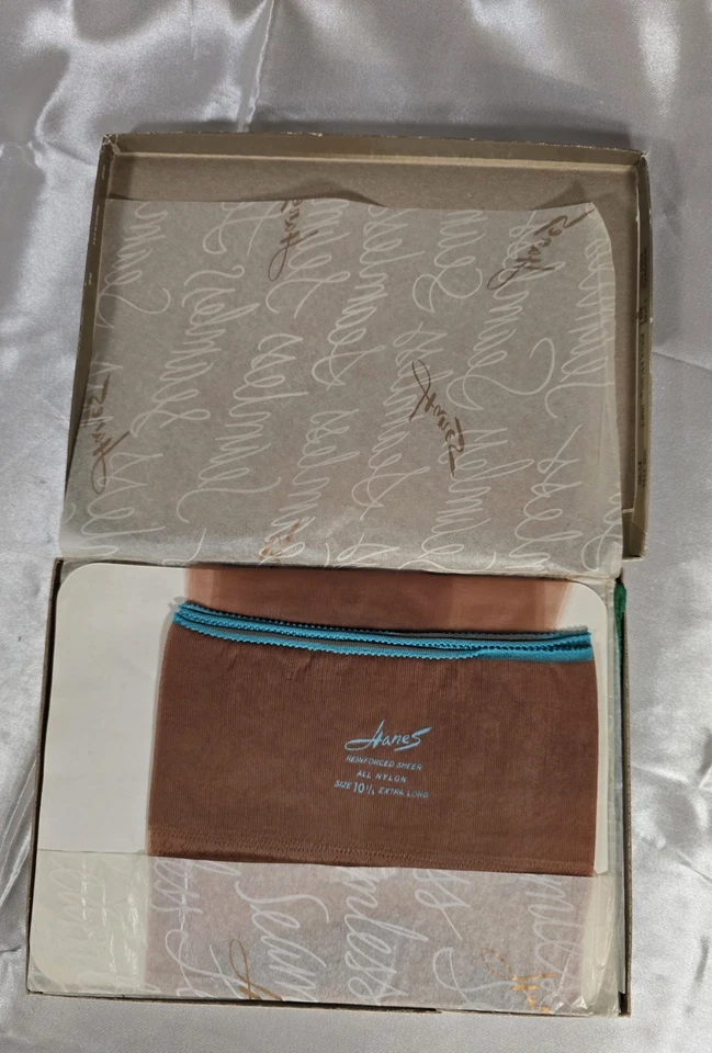 Vintage 3 PAIR HANES NYLONS 10.5 To 11 South Pacidic Color, RHT Seamless - Image 4 of 4