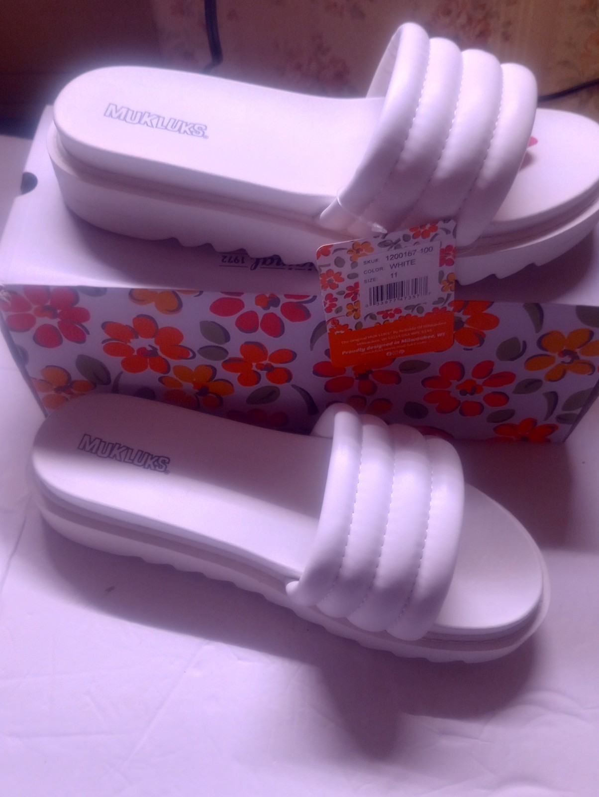 APL MUK LUKS SANDALI DONNA US 11 BIANCHI CATTURA SOLE ECOPELLE CINTURINO SINGOLO NUOVI CON SCATOLA