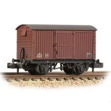 Graham Farish 377-981A LNER 12T Ventilated Van Corrugated Steel Ends BR Bauxite