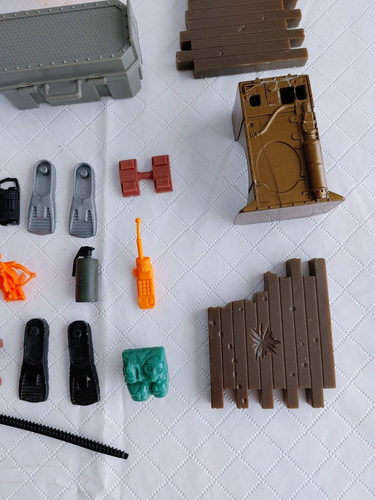 Vintage 1990s Toys Mixed Lot 30 Plastic Pieces GI Joe Aliens and other #21687 - Picture 7 of 10