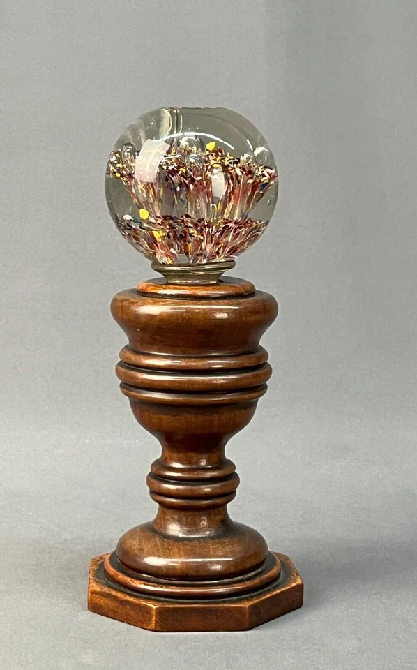 Антикварное французское выдувное стекло 9 1/2 дюйма NEWEL POST наконечник с деревянной подставкой - Изображение 3 из 4