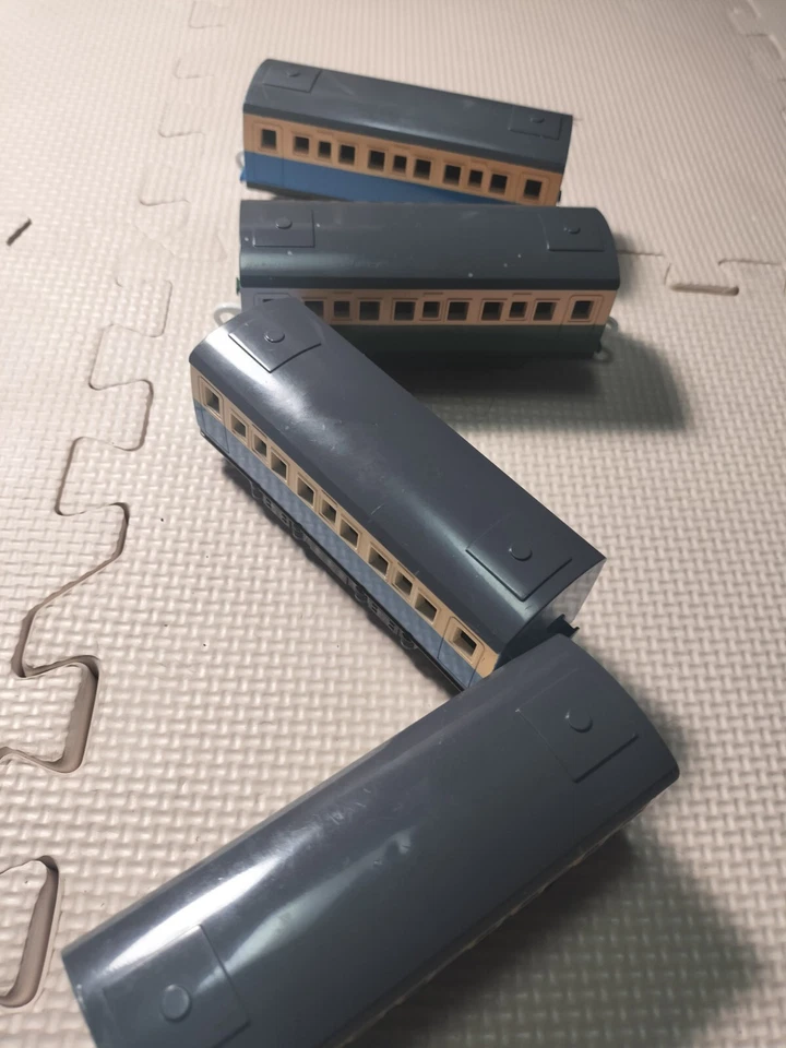 Lote de vagones Tomy Thomas & Friends serie 2 azules 2 verdes pasajeros expresos Foto 2 de 4