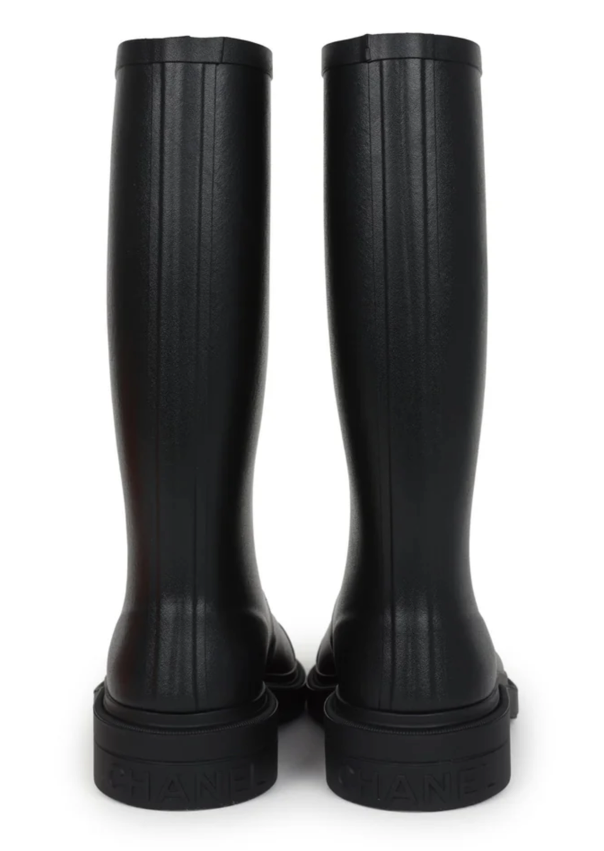 CHANEL 長靴 Chanel 22A Black White Caoutchouc CC Logo High Pull On Rubber Rain