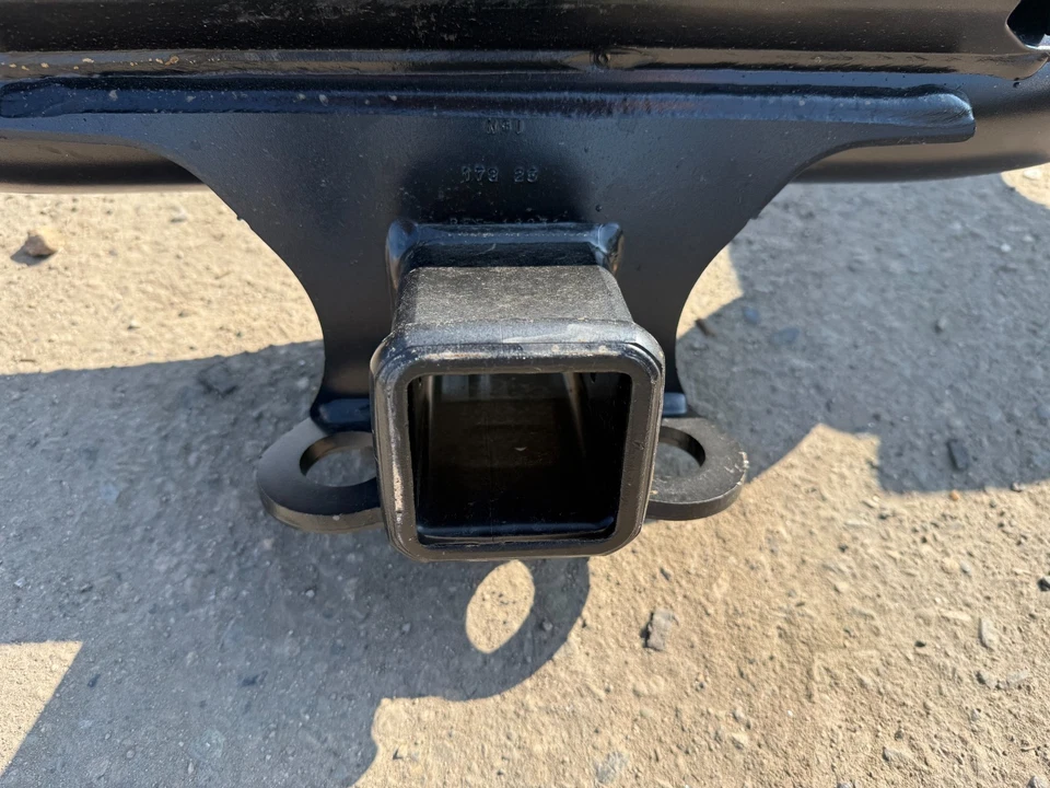 Remolque Chevy Chevy Chevy/GMC 2500 3500 HD 20-23 enganche de remolque OEM genuino Foto 3 de 4