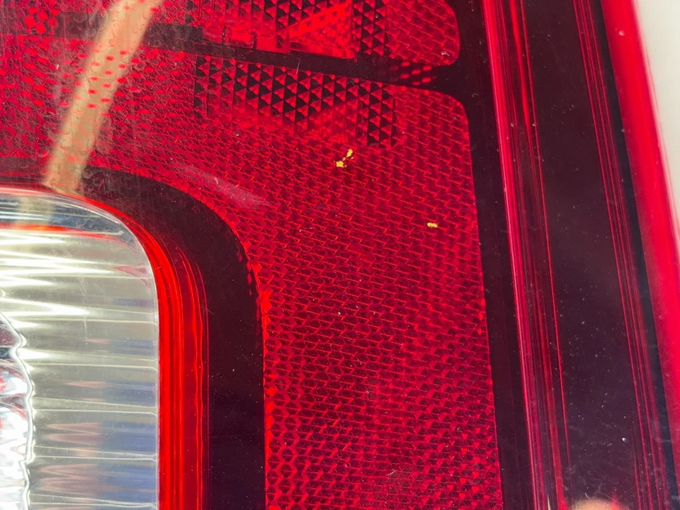 Luz trasera LED deportiva lateral del pasajero Ram 1500 2500 3500 2019-24 clásica 2013-2018 Foto 4 de 4