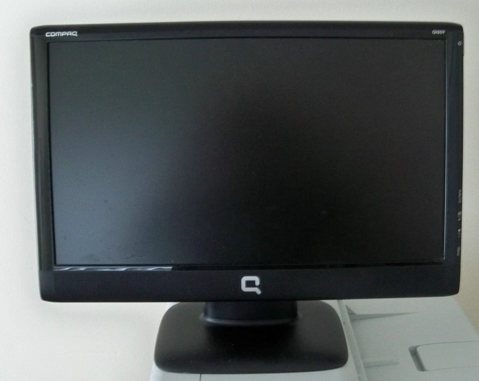 18.5" Compaq LCD Color Monitor HP Model Q1859 + Power Cable WORKING - Image 2 of 4