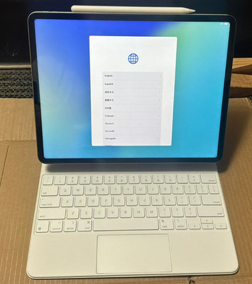 Apple iPad Pro 12.9'' M2 (6th Generation) 256 GB, Wi-Fi - Silver w/ Accessories