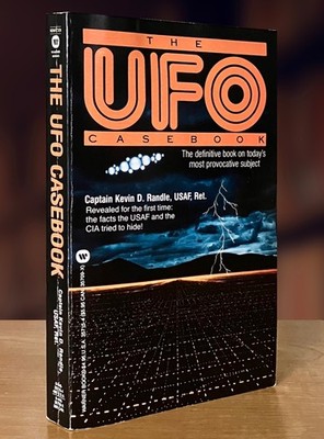 The UFO Casebook by Kevin D. Randle; Warner Books  (1989 PB) Very Good Condition