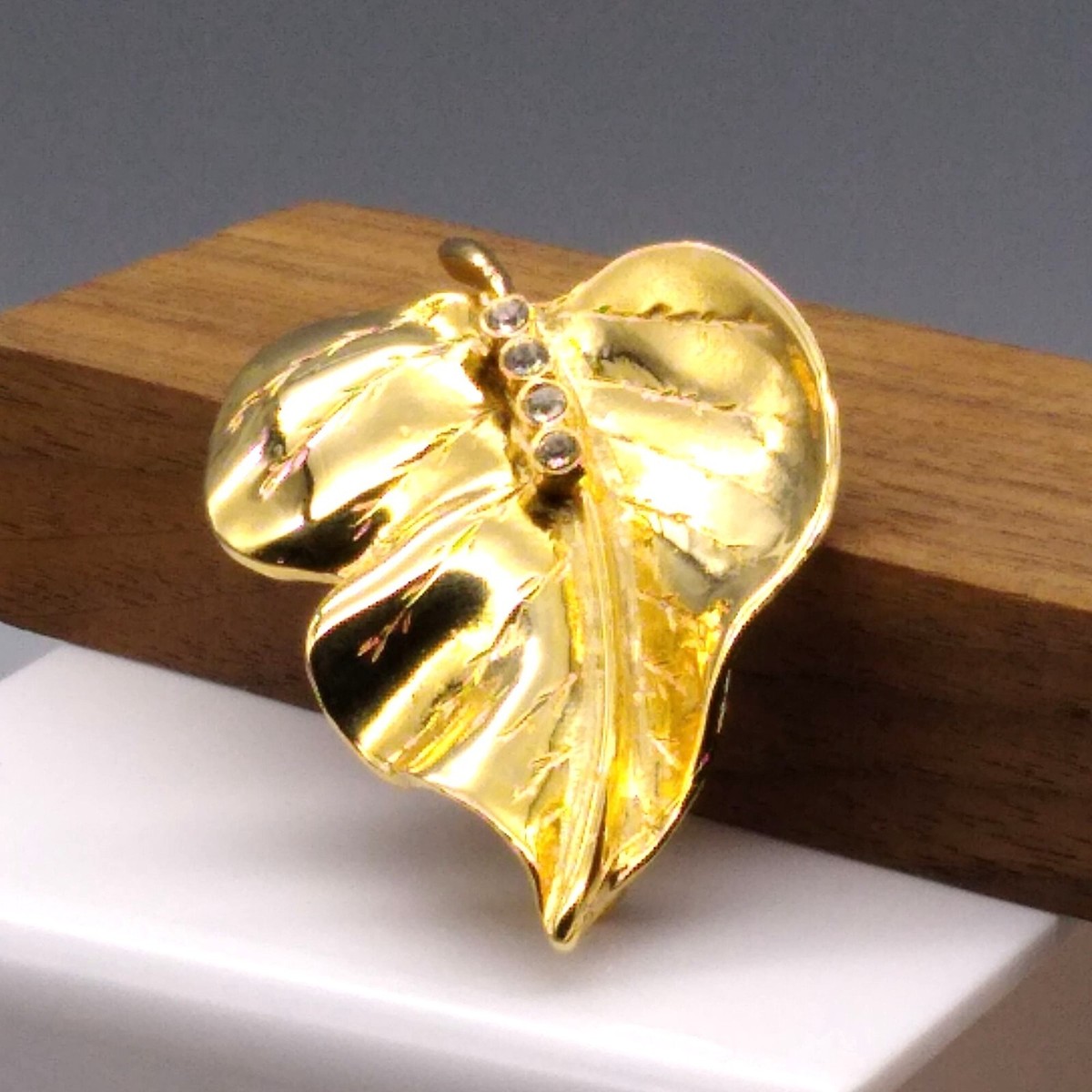 DImensional Autumn Leaf Brooch, Vintage Polished Gold Tone