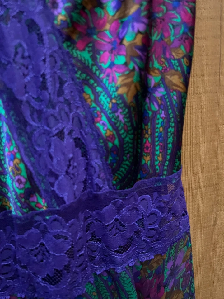 Vintage Gold Label Victoria’s Secret lace slip nightgown & Robe  purple floral - Image 2 of 4