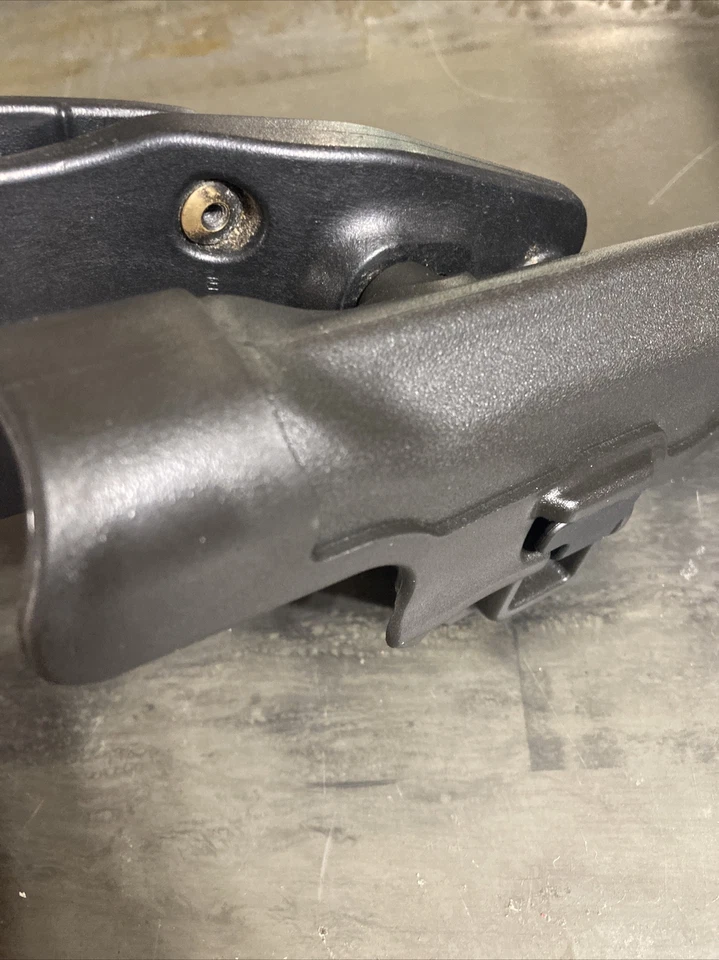 Поясная кобура Blackhawk Serpa уровень 2 для Glock 17/22 черная для правой руки - Изображение 4 из 4