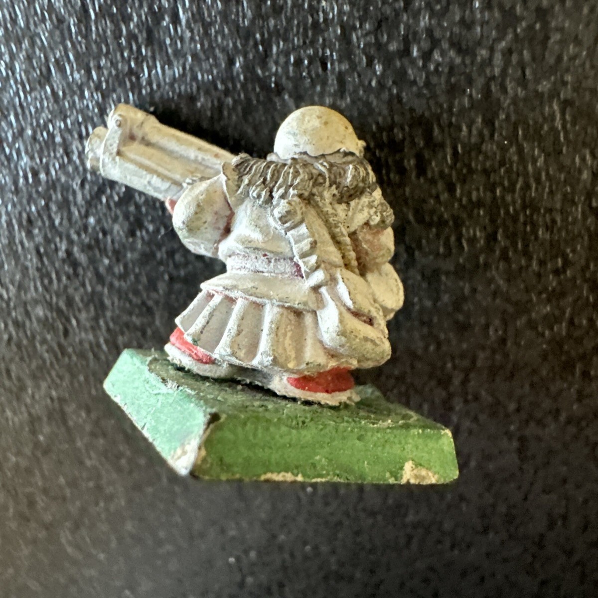 Vintage'84Iron Paint Classic Dwarf Breaker/ Armoured - Warhammer