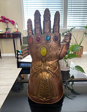 Infinity Gauntlet Marvel Legends lights up and makes noises