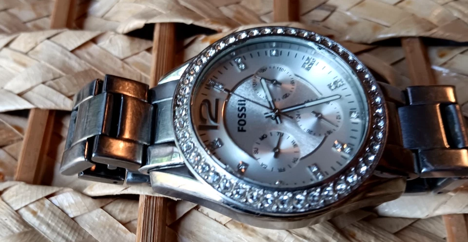 Fossil Riley ES3202 watch women's Pave Diamond accent silver tone 36mm 4 dials - Image 4 of 4