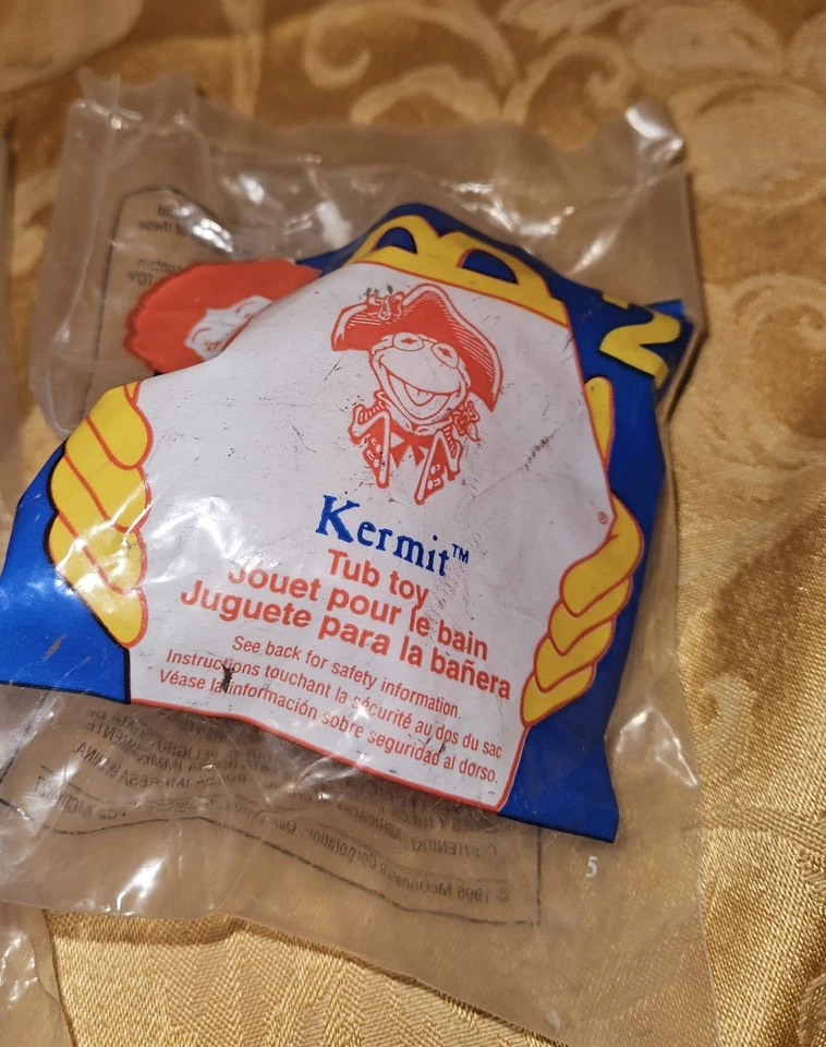 1995 MUPPETS Kermit Miss Piggy McDonald's plus 3 bonus collectibles - Unopened - Image 3 of 4