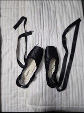 Wendywu Black Ballet Pointe Shoes with Ribbons Unisex
