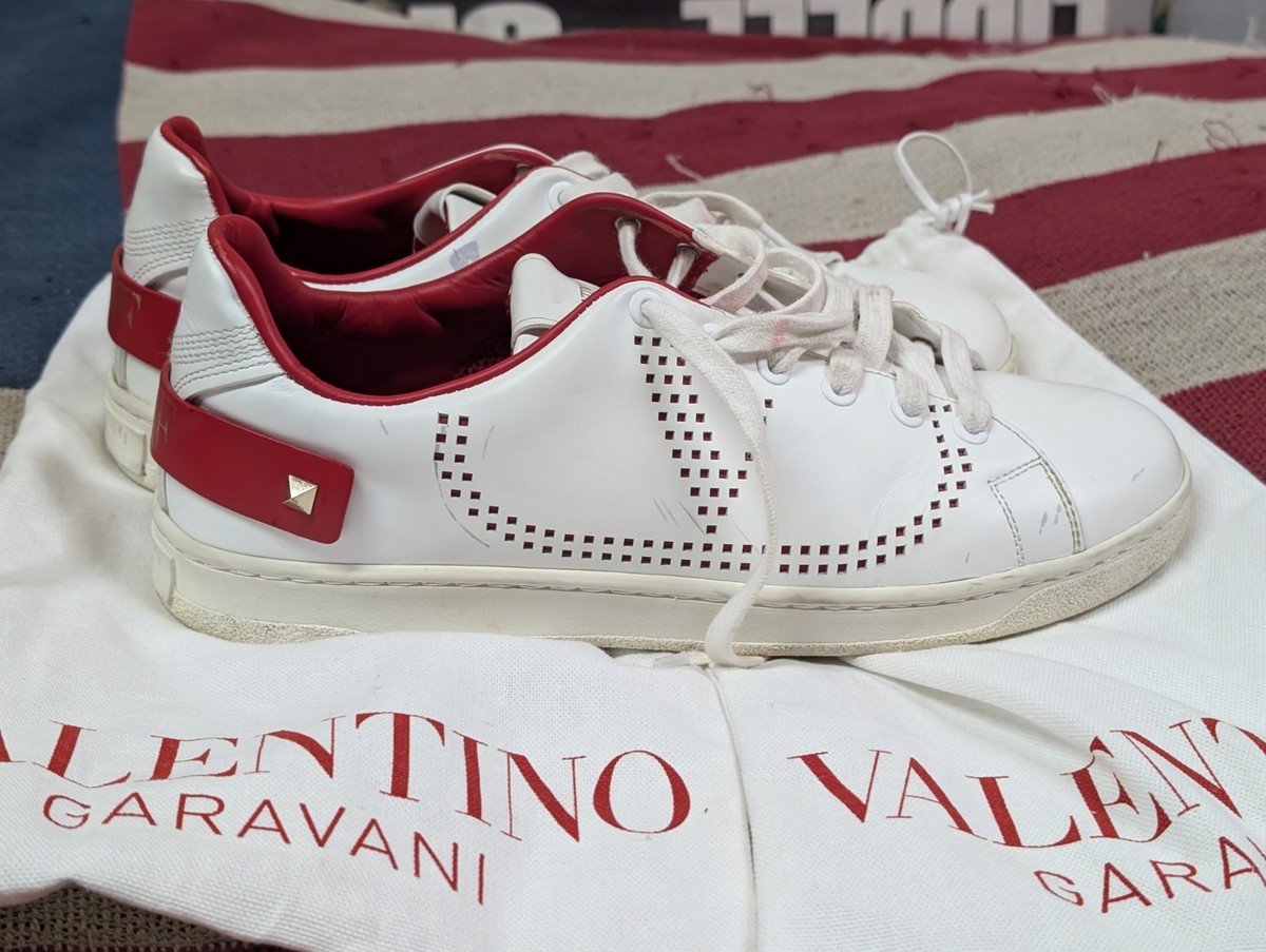 RED VALENTINO 厚底スニーカー ホワイト VALENTINO GARAVANI White/Red Stud Leather V Logo Perforated