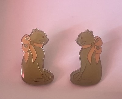 Vintage REO Signed Enamaled Green  Cat With Pink Bow Pierced Earrings