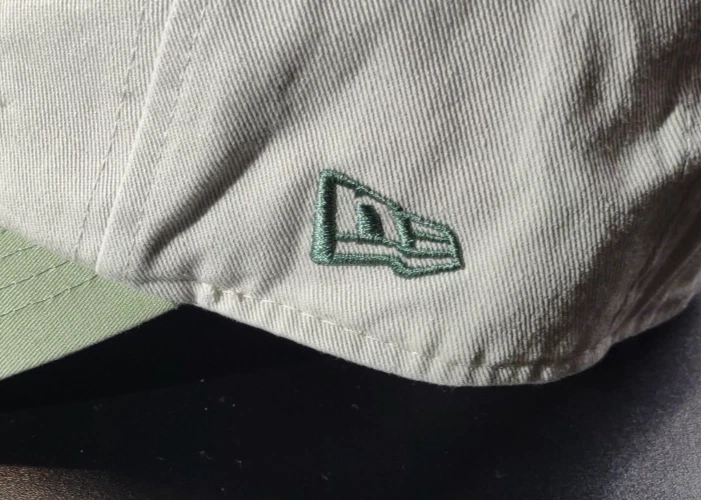 Disney Mulan Sombrero Gorra Adulto Correa Trasera Nueva Era Guerrero Hart Biege Caja Verde Almuerzo Foto 4 de 4