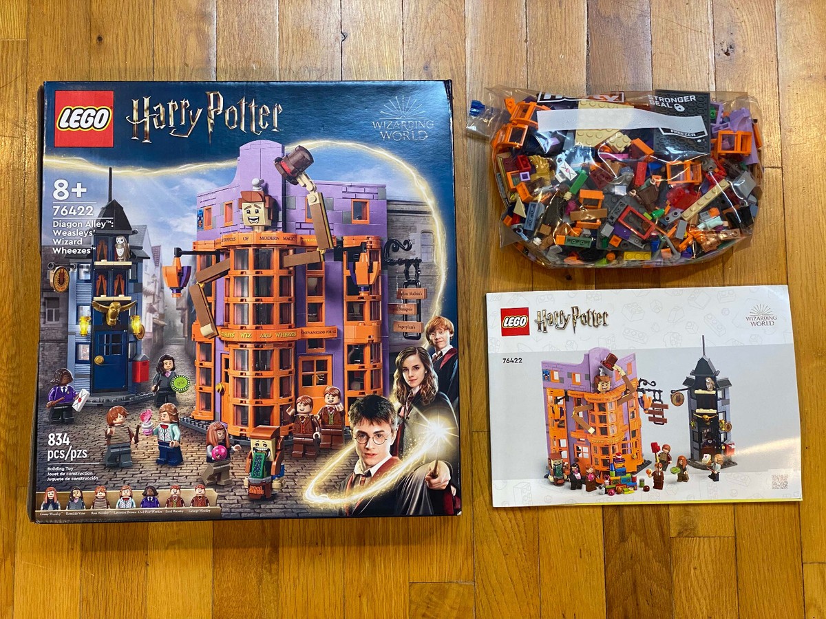 LEGO Harry Potter Diagon Alley: Weasleys’ Wizard Wheezes 76422